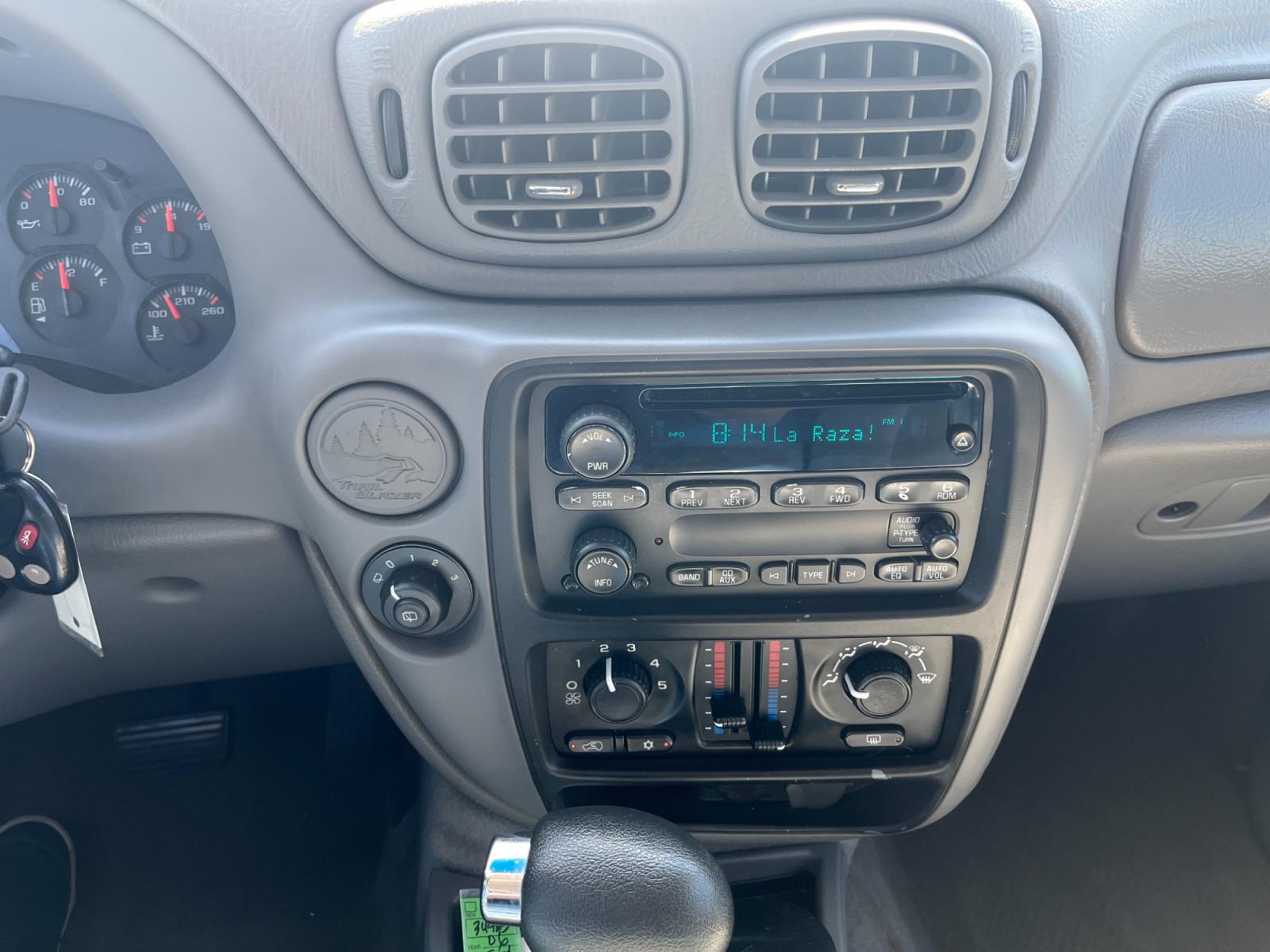 2005 GRAY /gray Chevrolet TrailBlazer LS 2WD (1GNDS13S052) with an 4.2L L6 DOHC 24V engine, 4-Speed Automatic Overdrive transmission, located at 14700 Tomball Parkway 249, Houston, TX, 77086, (281) 444-2200, 29.928619, -95.504074 - Photo #14